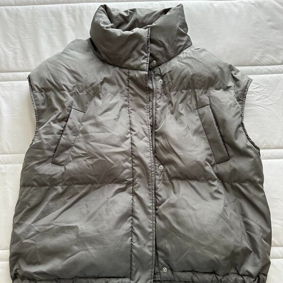 Oversized grey puffer vest - Picture 1 of 3